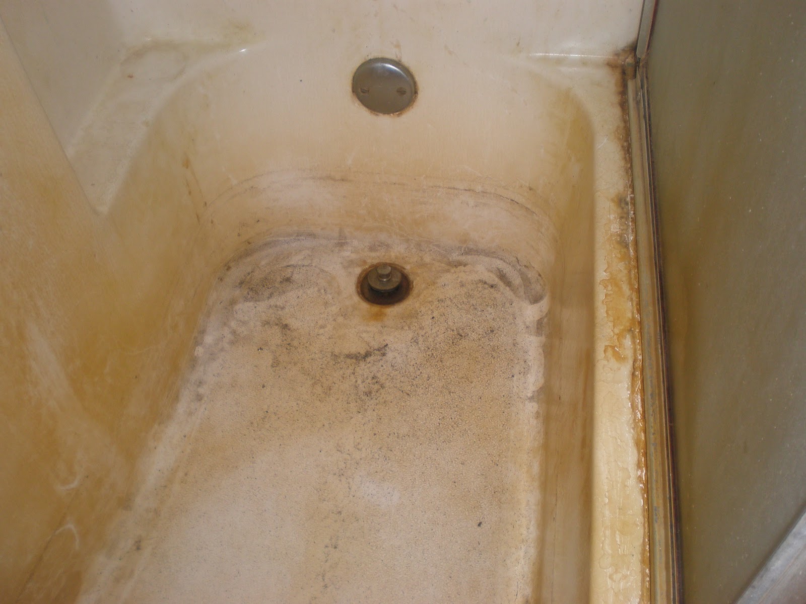A Tub And Sink Cleaner That Takes Away Rust And Lime And